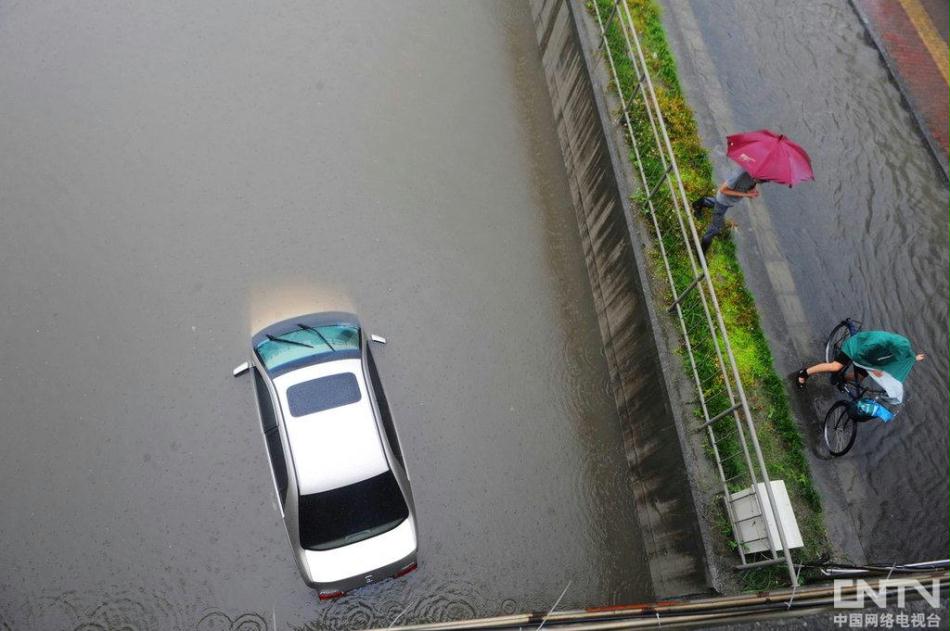 防雷电 暴雨手抄报